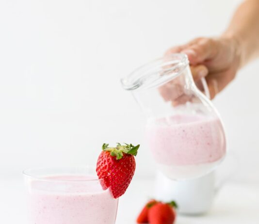 Молочный клубничный коктейль в домашних условиях