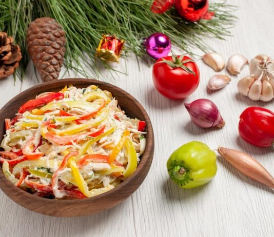 Грибной салат с корейской морковью и курицей