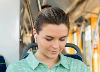 Проверка билета на поезд по фамилии