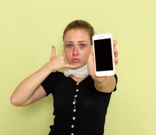 Разбитый экран телефона во сне: толкование