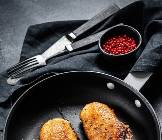 Свинина в кляре на сковороде