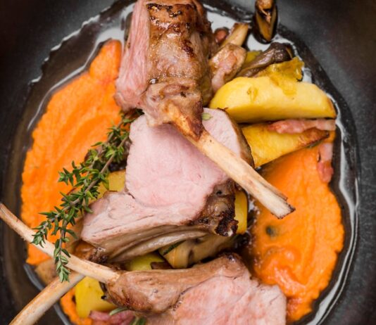 Свинина в духовке: рецепты и секреты приготовления