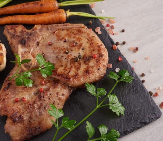 Свиная корейка без кости: рецепты в духовке