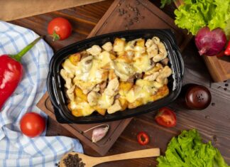 Картошка с шампиньонами в духовке со сметаной