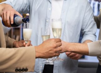 Тост на корпоративе для коллег своими словами