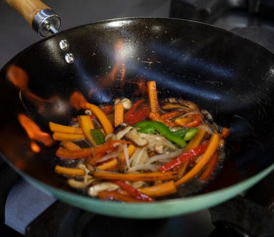 Пошаговый рецепт тушения капусты на сковороде