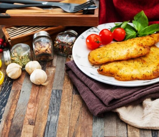 Жареная рыба в муке и яйце