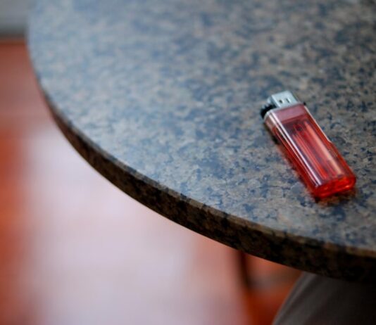 Аккумуляторная зажигалка с USB-зарядкой