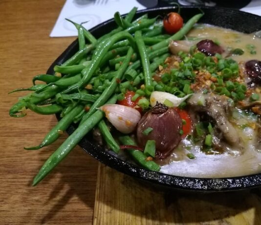 Стручковая фасоль с мясом и овощами