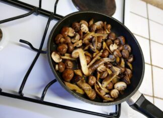 Грибы с мясом в духовке: рецепт