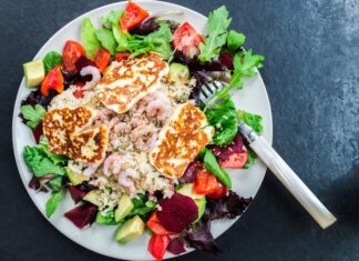 Салат с рисом и куриной грудкой