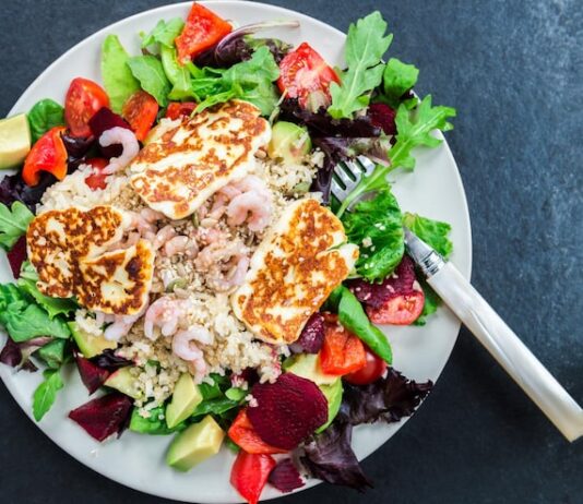 Салат с рисом и куриной грудкой