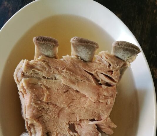 Холодец из свиных и говяжьих ног