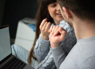 Онлайн гадание: вспоминает ли он меня?