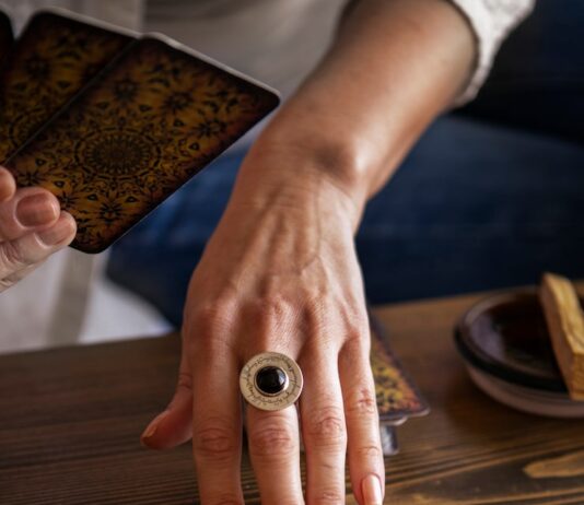 Император и 10 кубков: сочетание в Таро