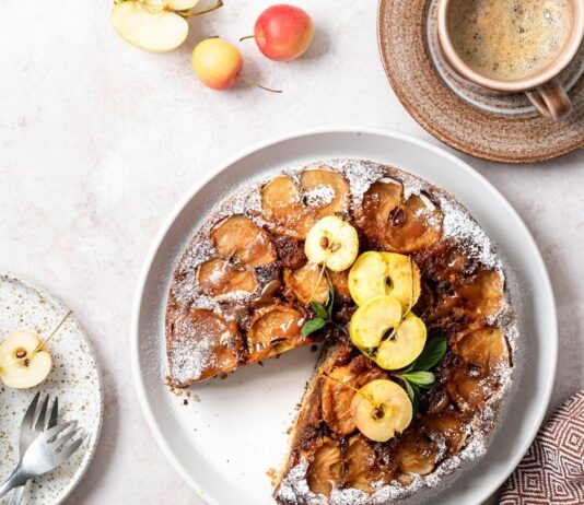 Кефирные яблочные кексы в духовке