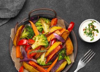 Картофель с овощами запеченный в духовке