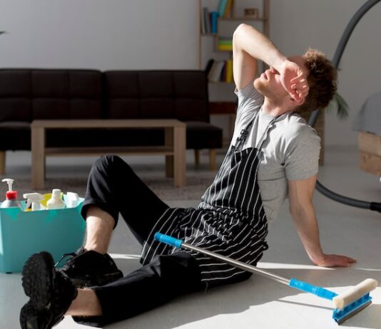 Сон о подметании пола в чужом помещении