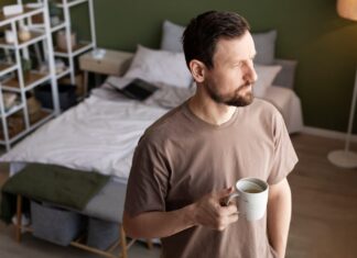 Приснилось приставать к мужчине: толкование сна