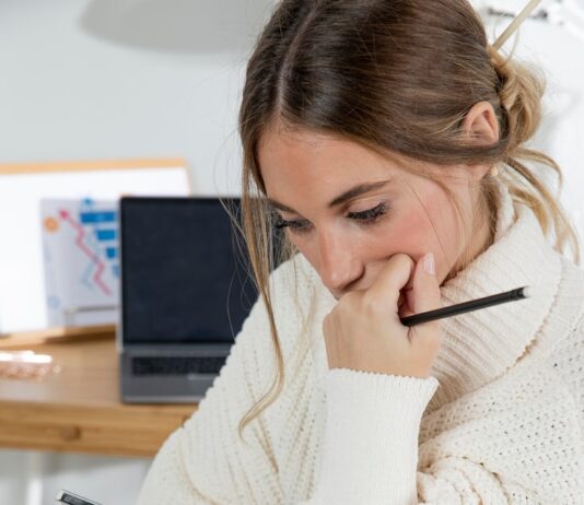 Изменение возраста в Telegram на iPhone