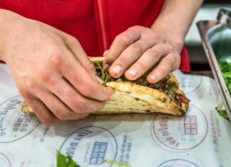 Шаурма в лаваше: рецепт приготовления дома