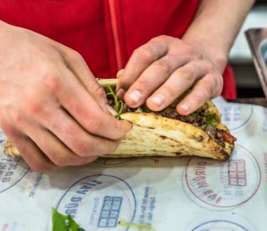 Шаурма в лаваше: рецепт приготовления дома