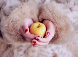 Крупные яблоки во сне: предсказания для женщин