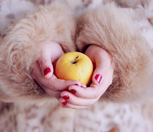 Крупные яблоки во сне: предсказания для женщин