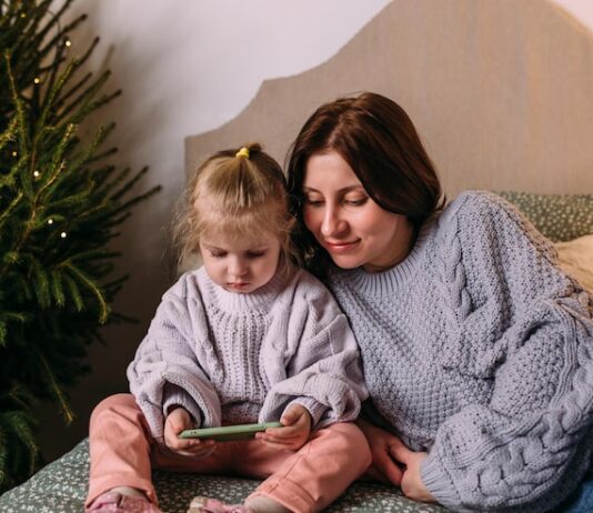 Заголовок: Красивые способы записать маму в телефоне