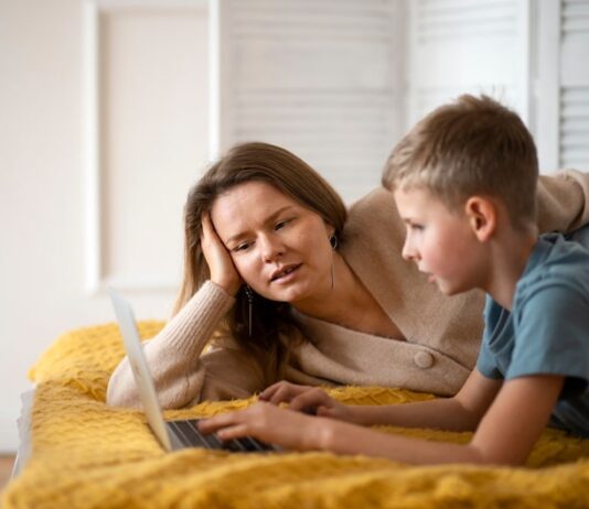 Мама во сне: почему плачет и что это значит