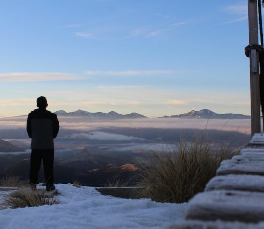Стояние на вершине горы во сне