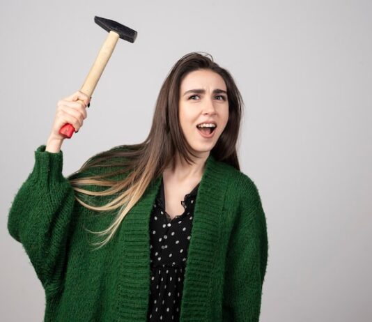 К чему снится копать землю лопатой женщине