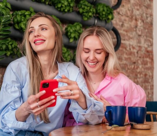 Как поднять настроение подруге по переписке