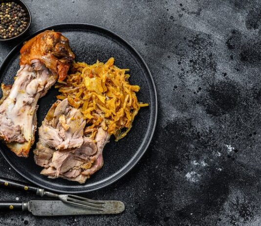 Свиная рулька в духовке: вкусный рецепт