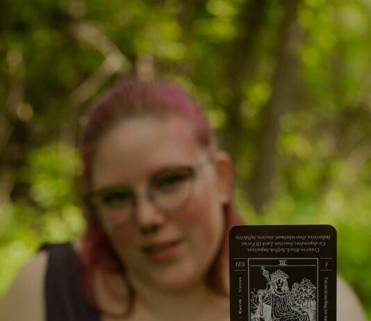 Пятерка жезлов: значение и толкование в Таро