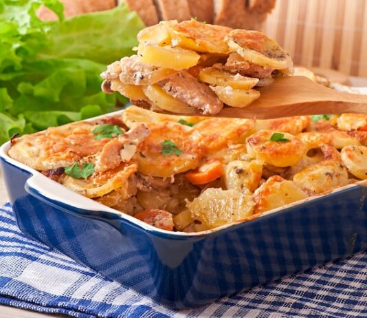 Картофельная запеканка с беконом и сыром