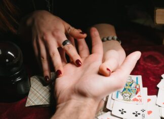 Расклад Таро на отношение мужчины: 3 карты