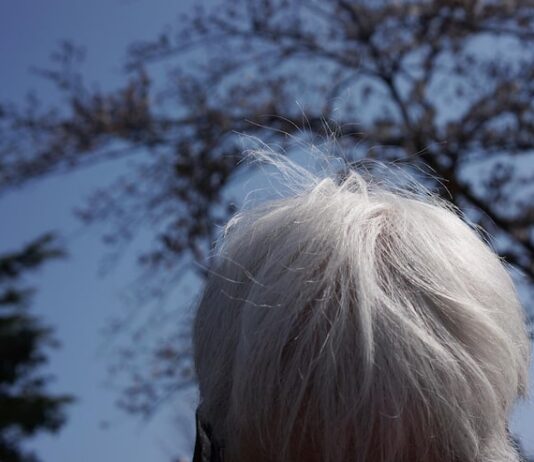 Видеть во сне седые волосы: толкование сна