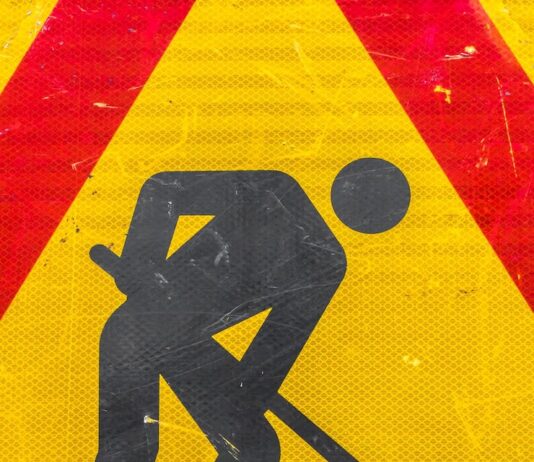 Как пишутся знаки «больше» и «меньше»