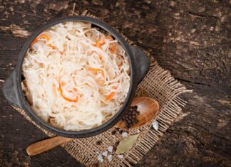 Тушеная квашеная капуста с мясом: рецепт