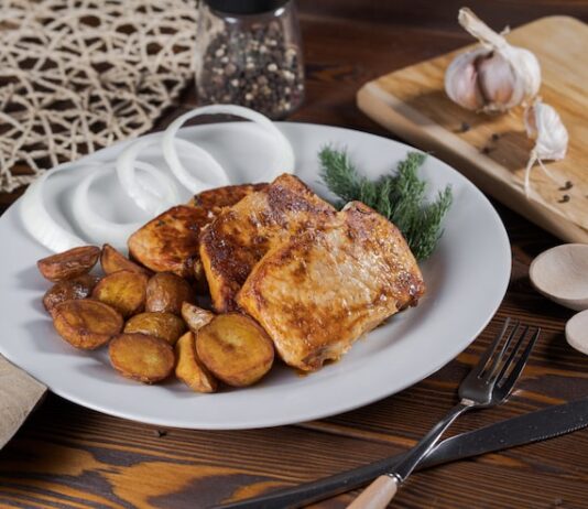 Утиное филе с картошкой в духовке