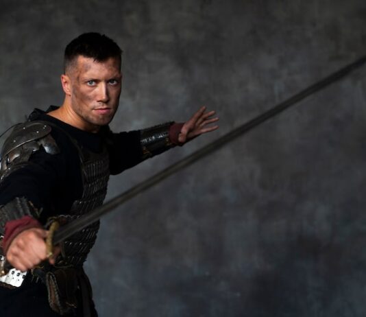 Рыцарь Мечей: Миф или Реальность