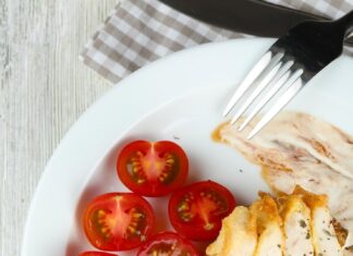 Куриное филе с сыром и помидорами