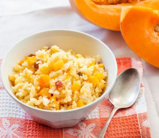 Кукурузная каша с тыквой на молоке