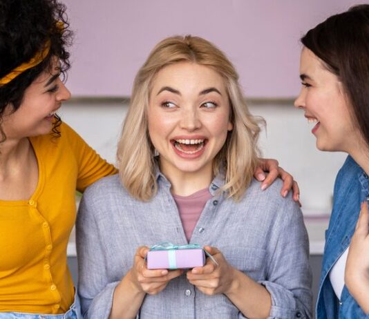 Как сделать комплимент друзьям без недоразумений