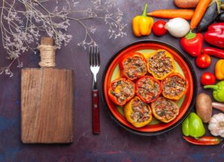 Гнезда с фаршем на сковородке: рецепт