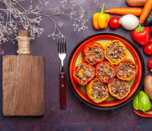 Гнезда с фаршем на сковородке: рецепт