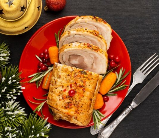 Рулет из рульки свиной запеченный в духовке