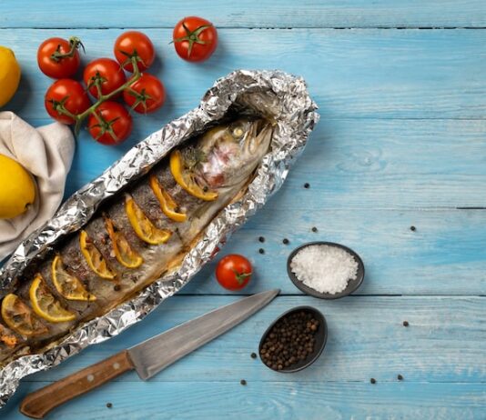 Рыбные стейки в духовке в фольге