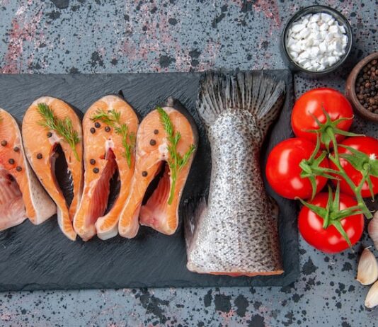 Красная рыба в фольге в духовке